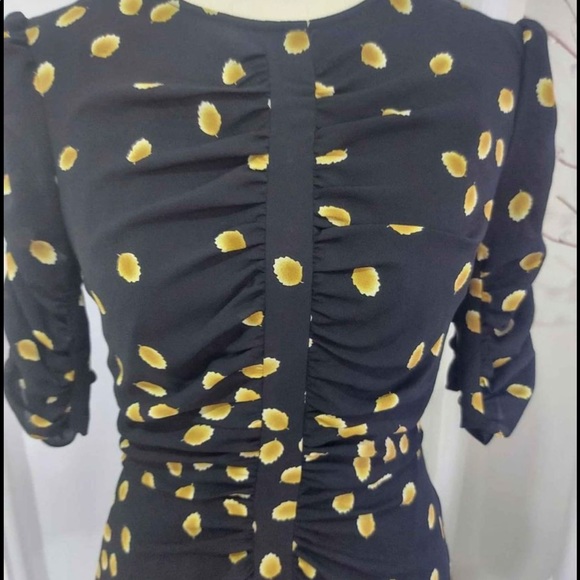 🎈🧨💗Host Pick ☄️🧨 Gorgeous Country Road ruched patterned pencil dress - Picture 3 of 9